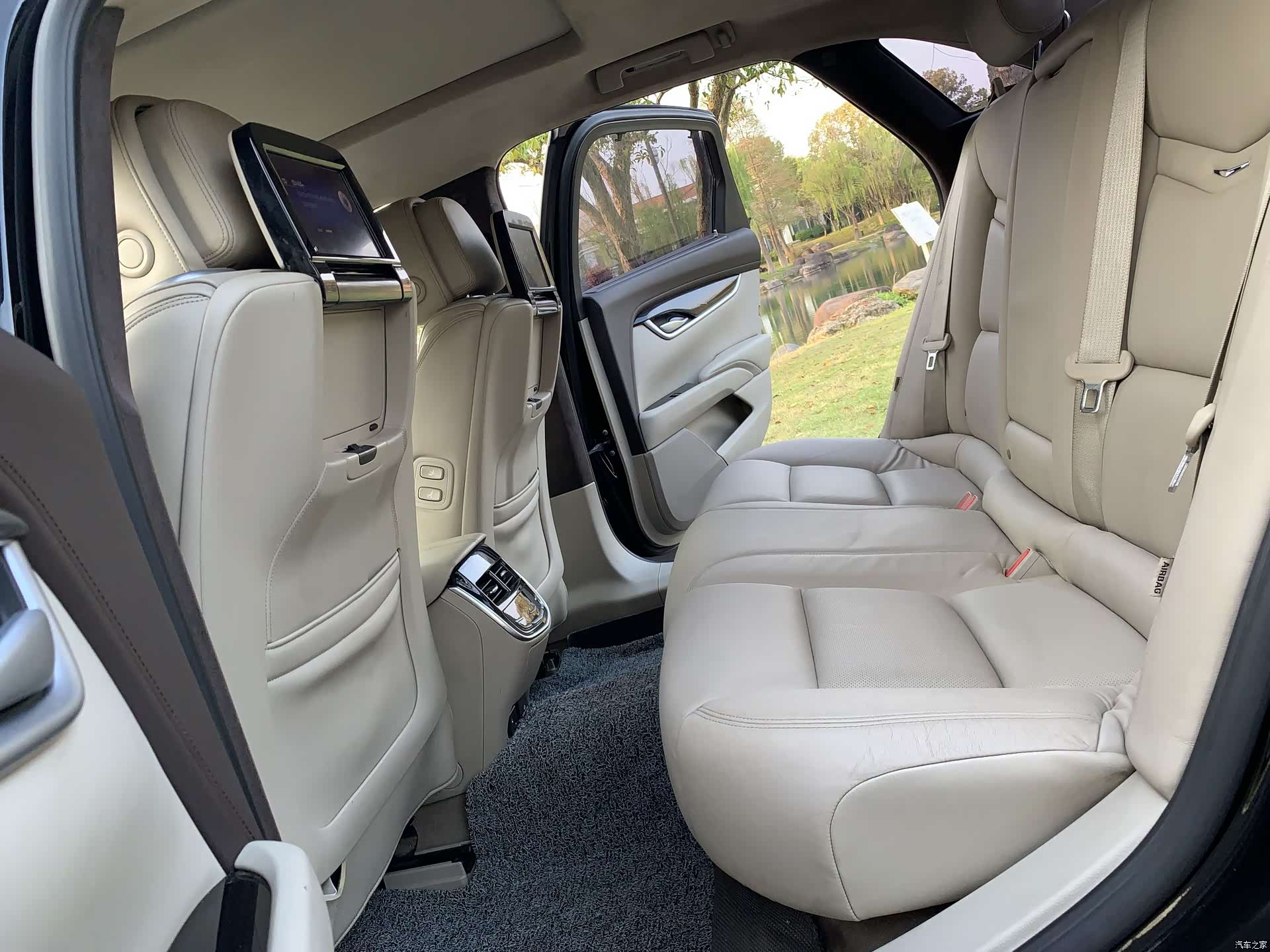 Cadillac XTS, 2015 14