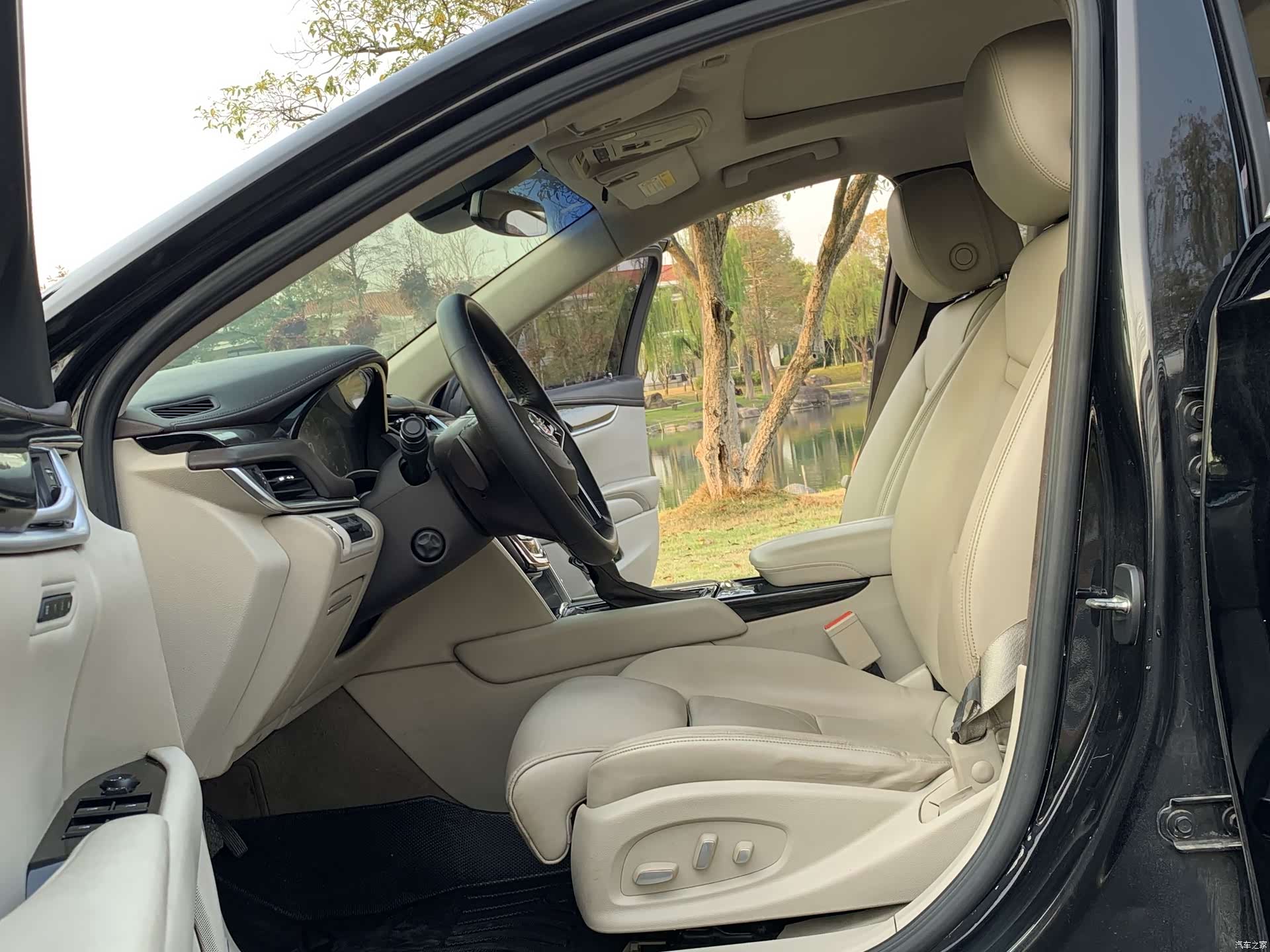 Cadillac XTS, 2015 25