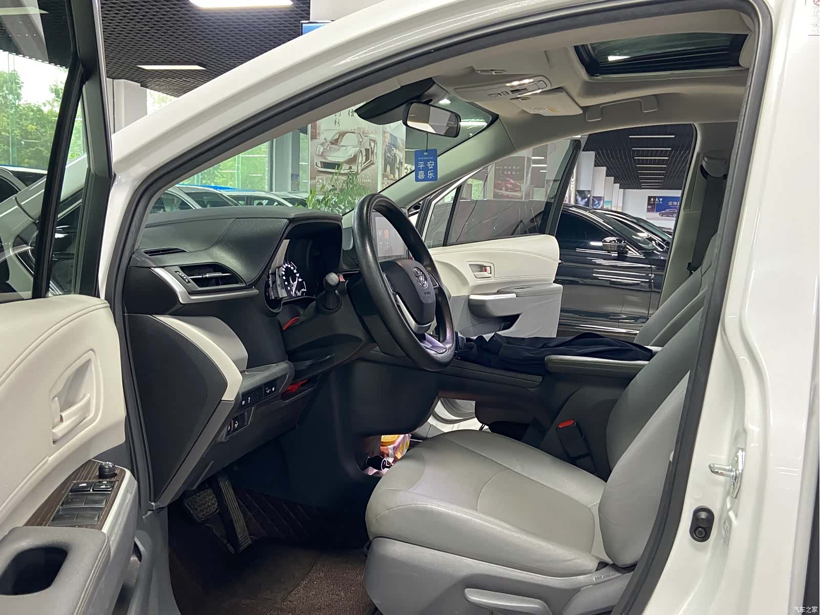 Toyota Granvia, 2023 7