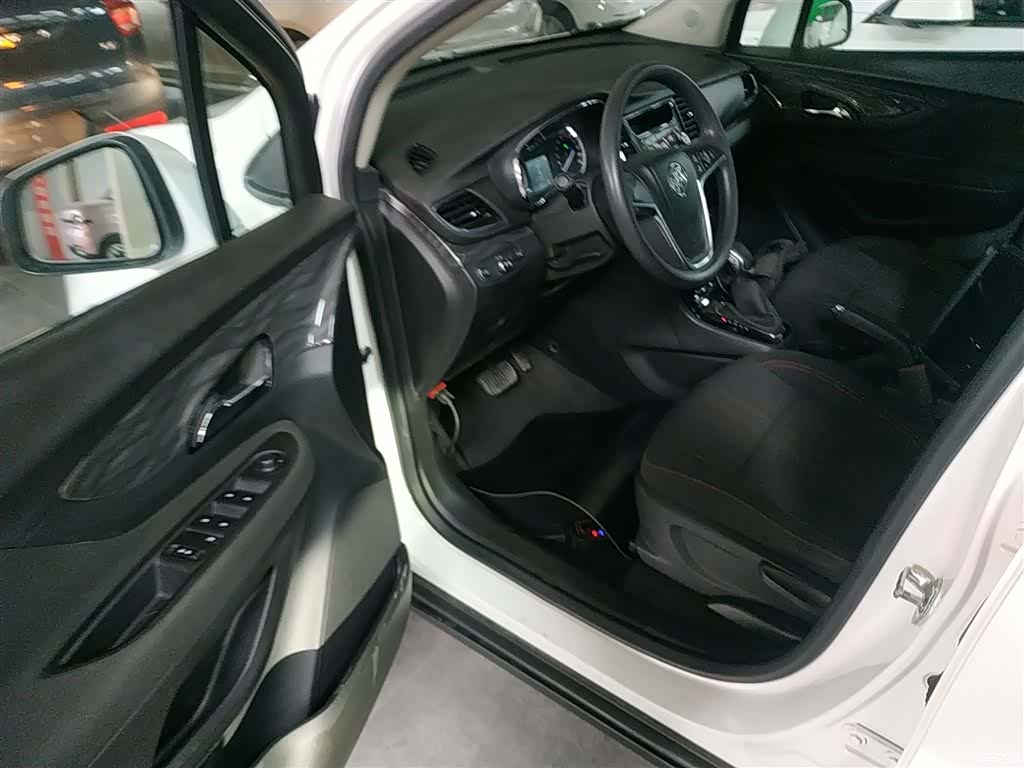 Buick Encore, 2017 12