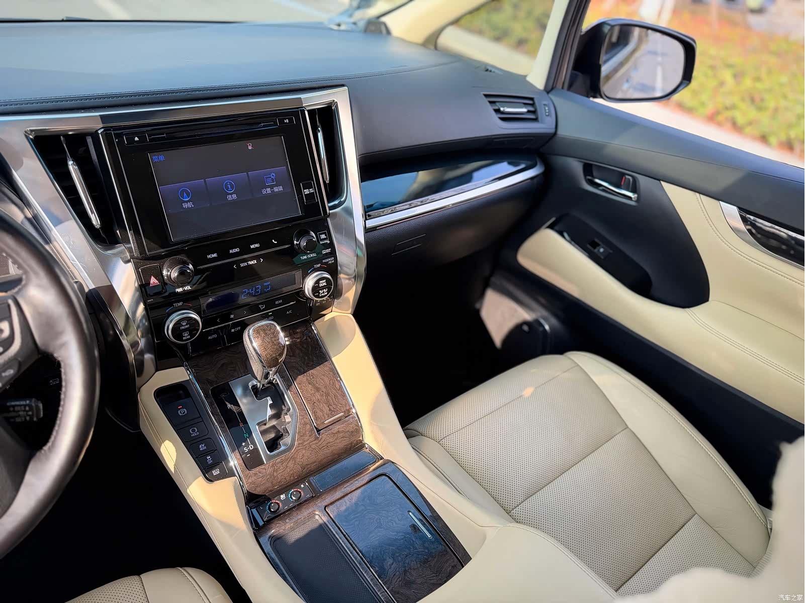 Toyota Vellfire, 2020 9