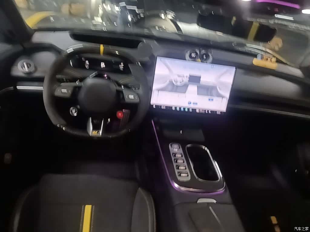Xiaomi SU7, 2025 10