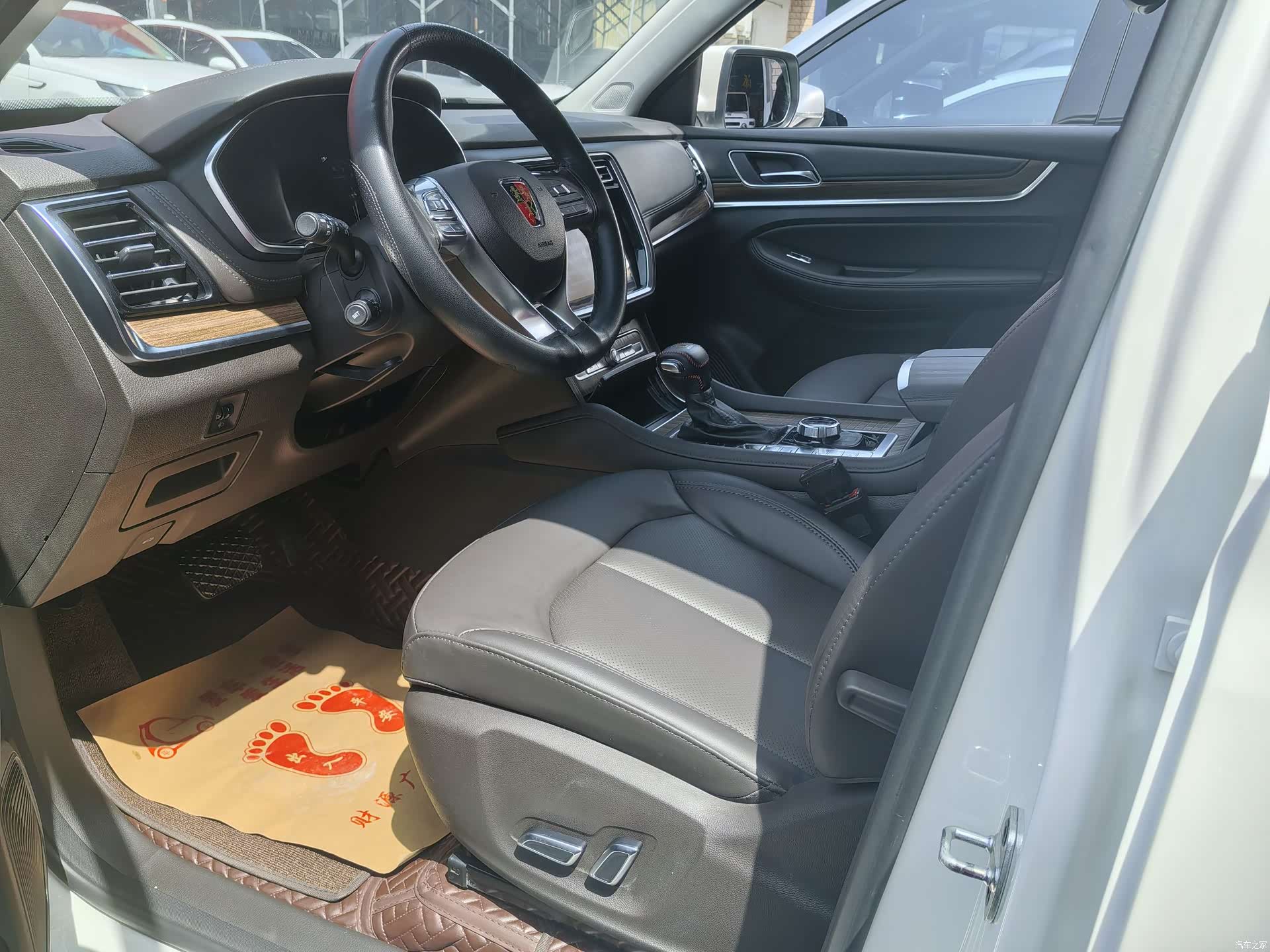 Roewe RX8, 2021 4