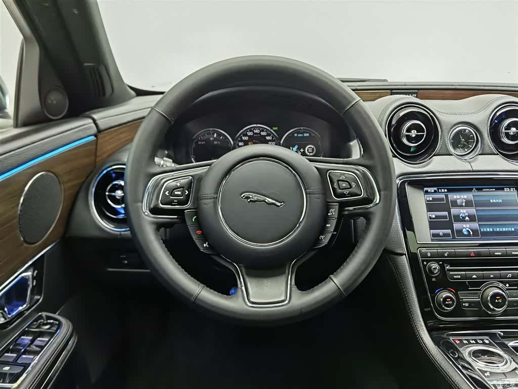 Jaguar XJ, 2014 11