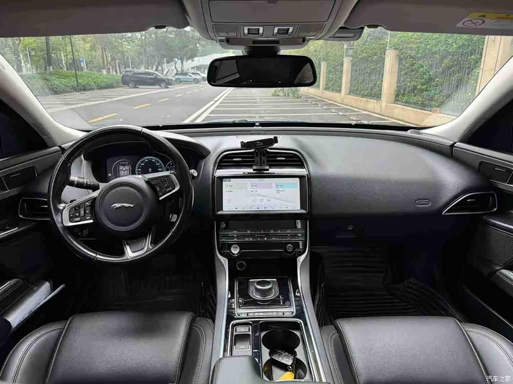 Land Rover XEL, 2019 7