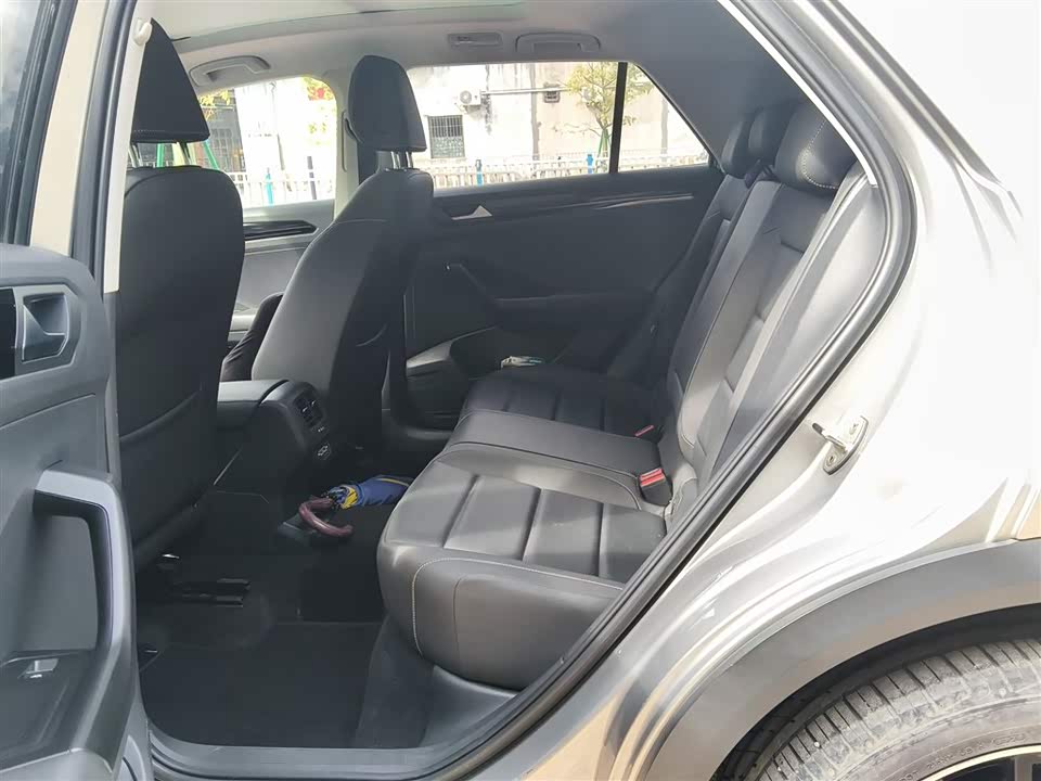 Volkswagen T-ROC exploring Songs