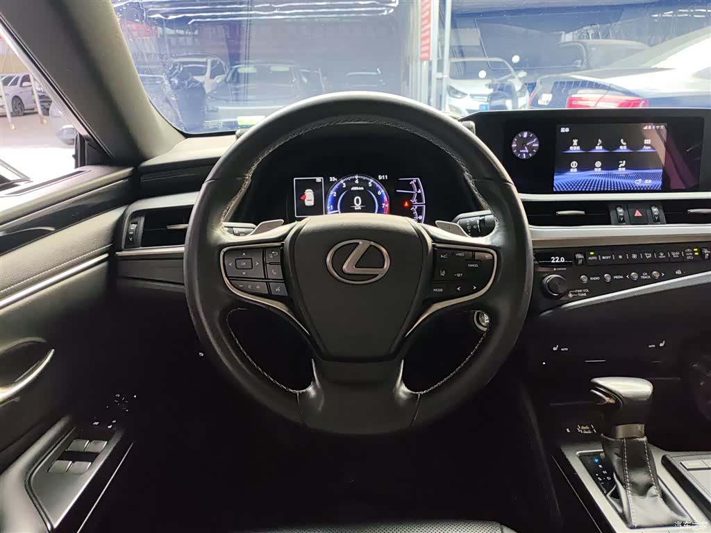 Lexus ES, 2018 7