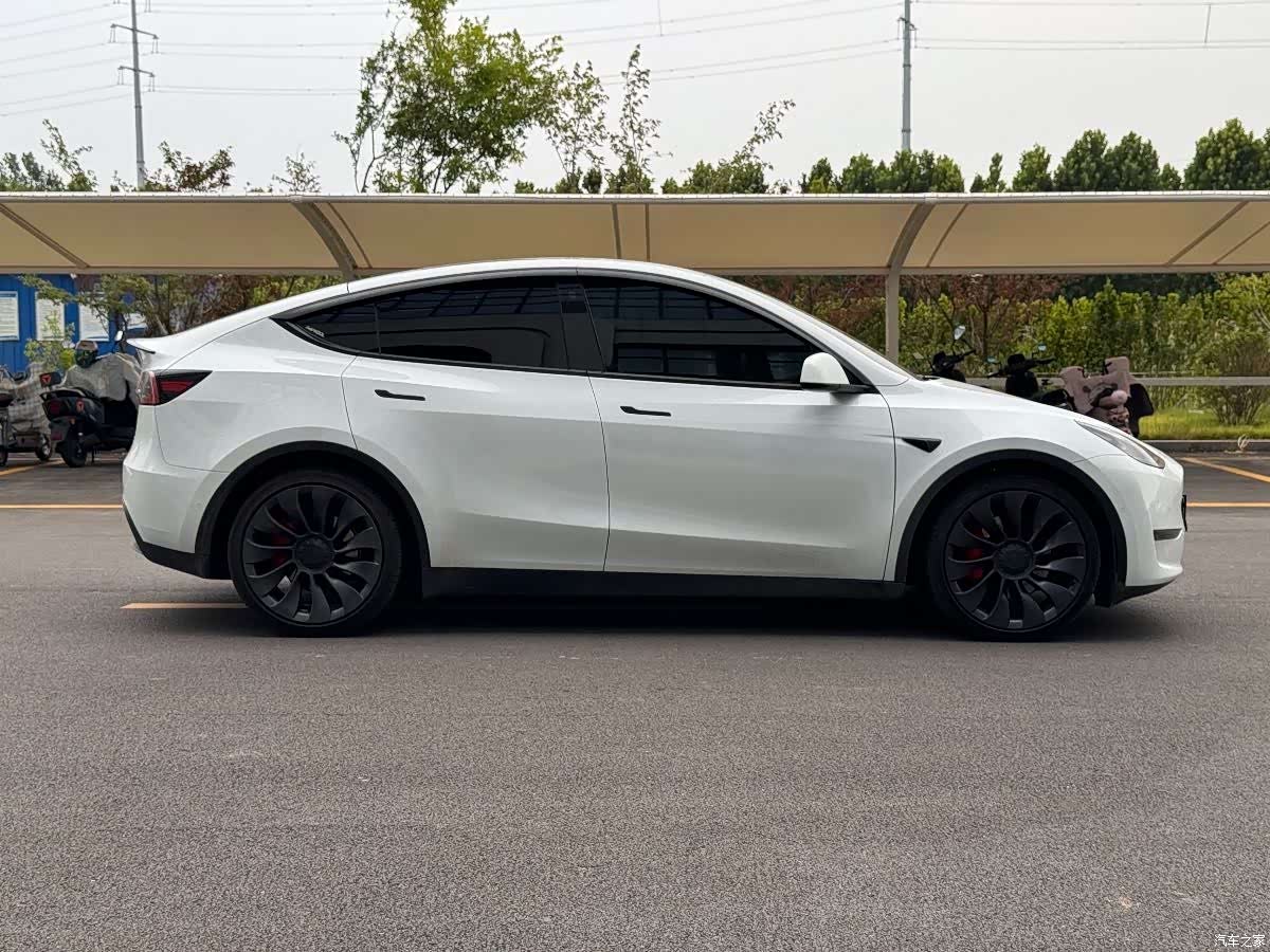 Tesla Model Y, 2023 4