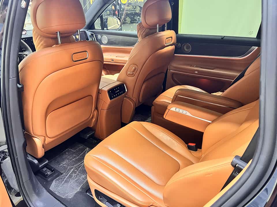 AITO Ask the world M9