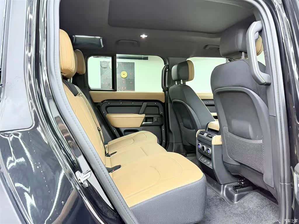 Land Rover Defender, 2024 6