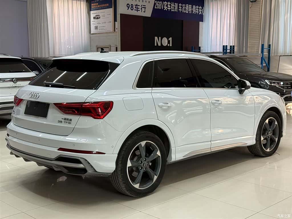 Audi Q3, 2023 4