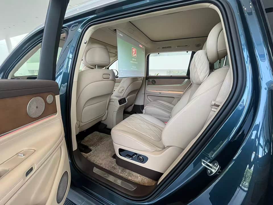 AITO Ask the world M9