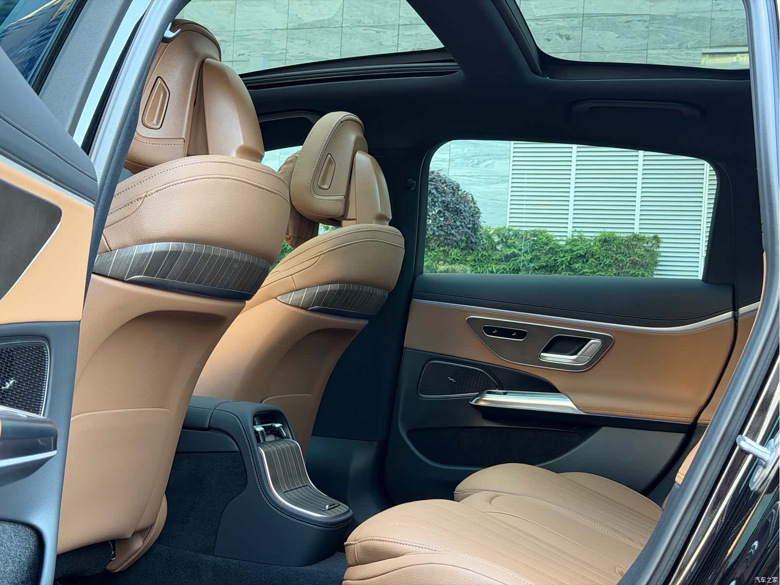 Mercedes-Benz E-Class, 2024 11