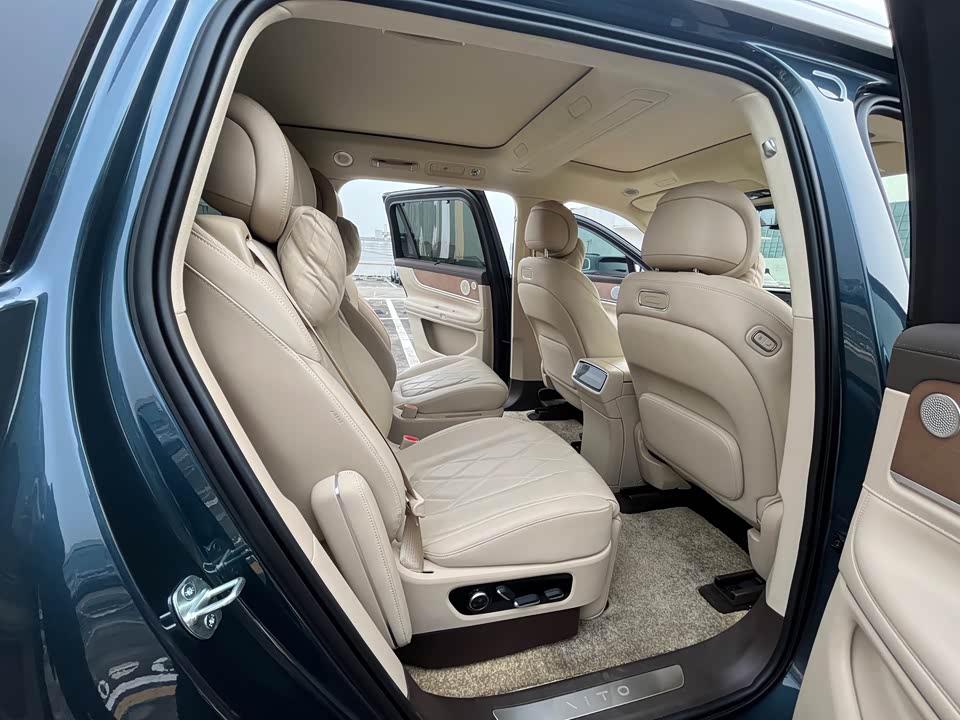 AITO Ask the world M9