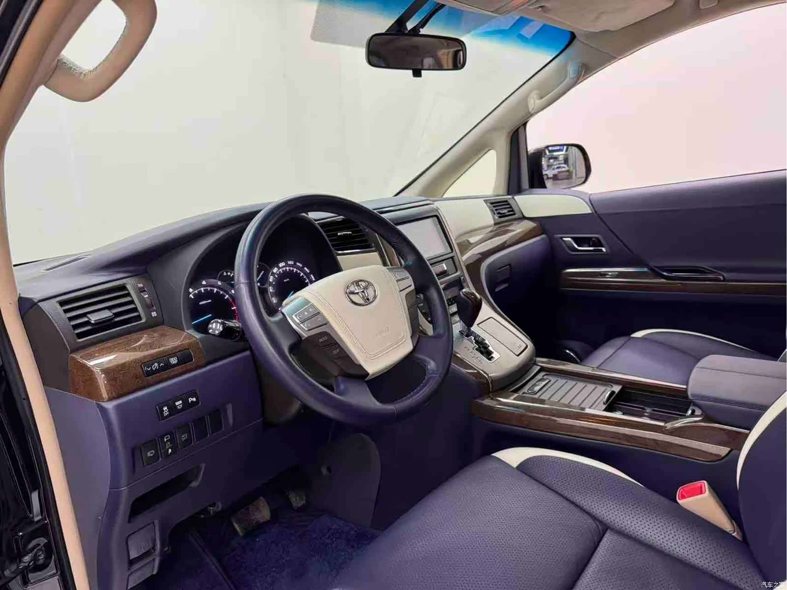 Toyota Alphard, 2012 7