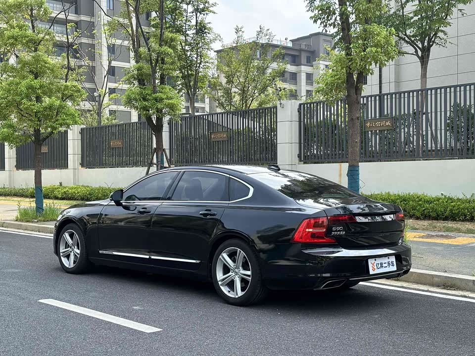 Volvo S90