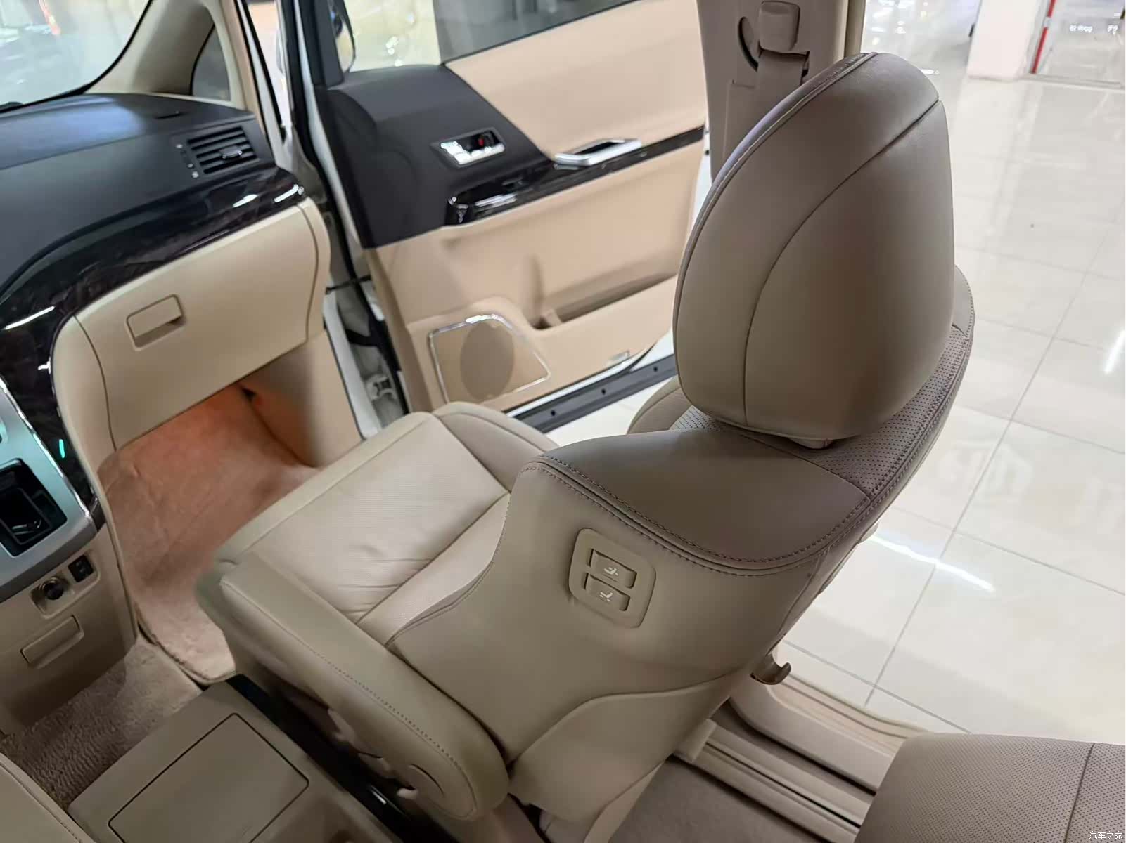 Toyota Alphard, 2012 18