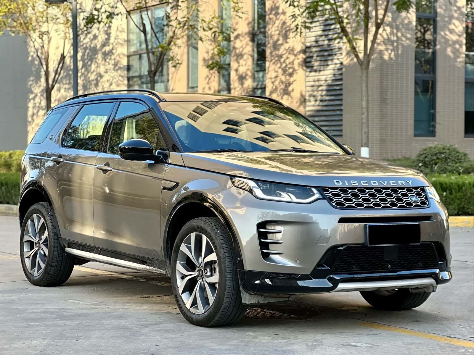 Land Rover Discovery, 2024 3