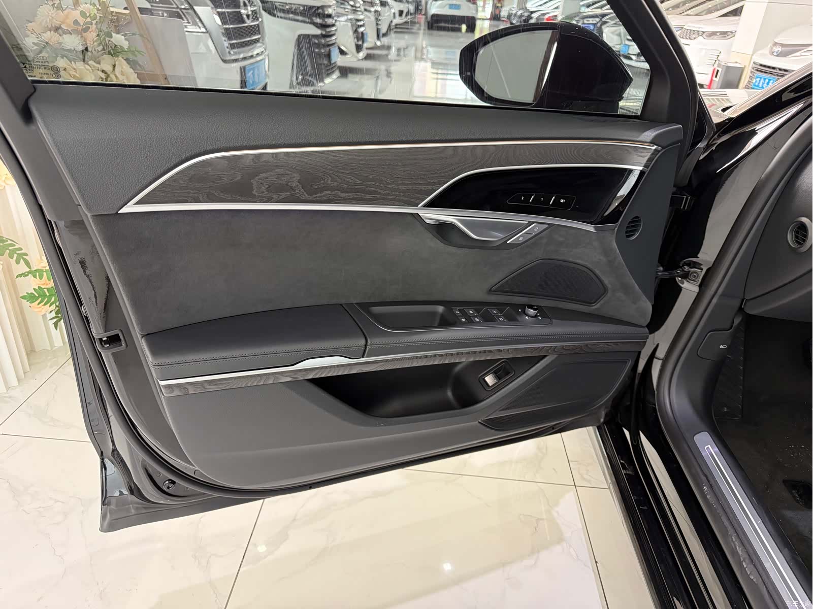 Audi A8L, 2023 все фото
