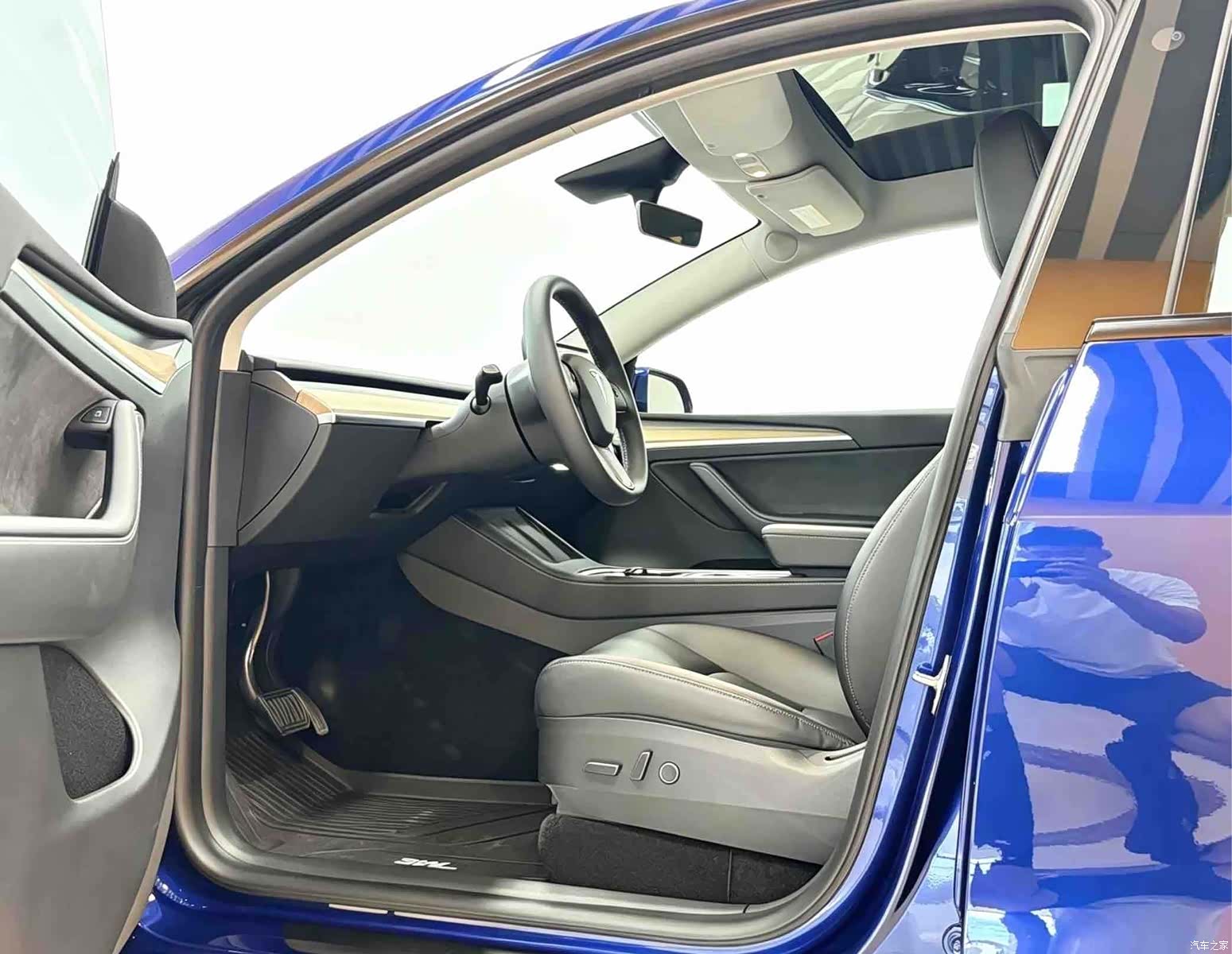 Tesla Model Y, 2023 все фото