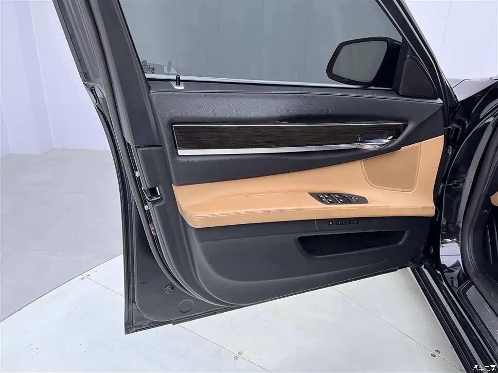 BMW 7 Series, 2011 18
