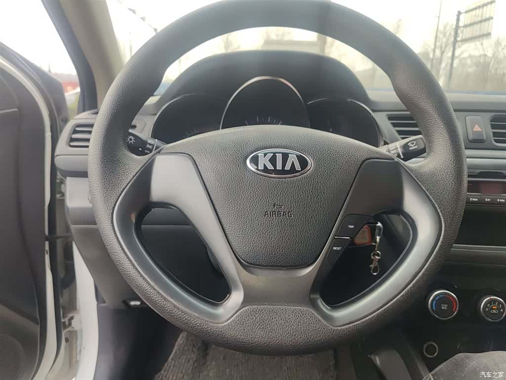 Kia K2, 2015 11