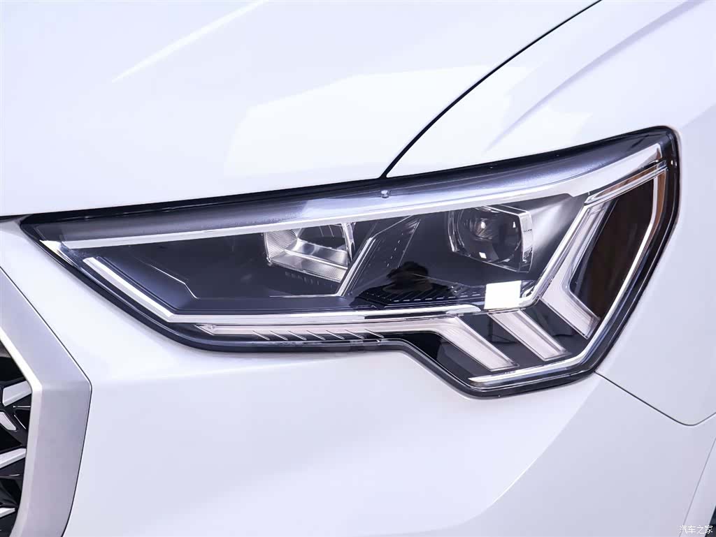 Audi Q3, 2024 4