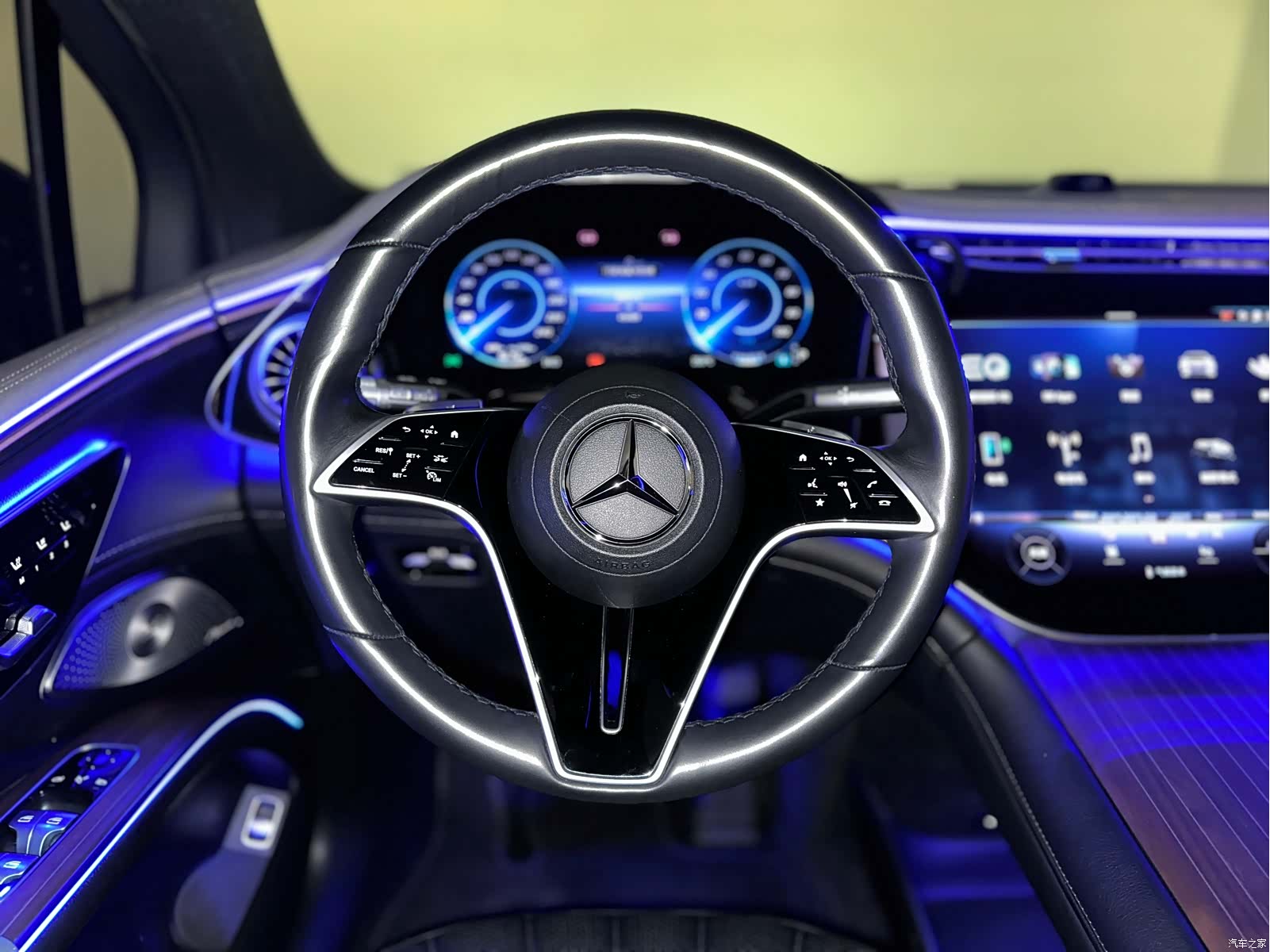 Mercedes-Benz EQS, 2023 28
