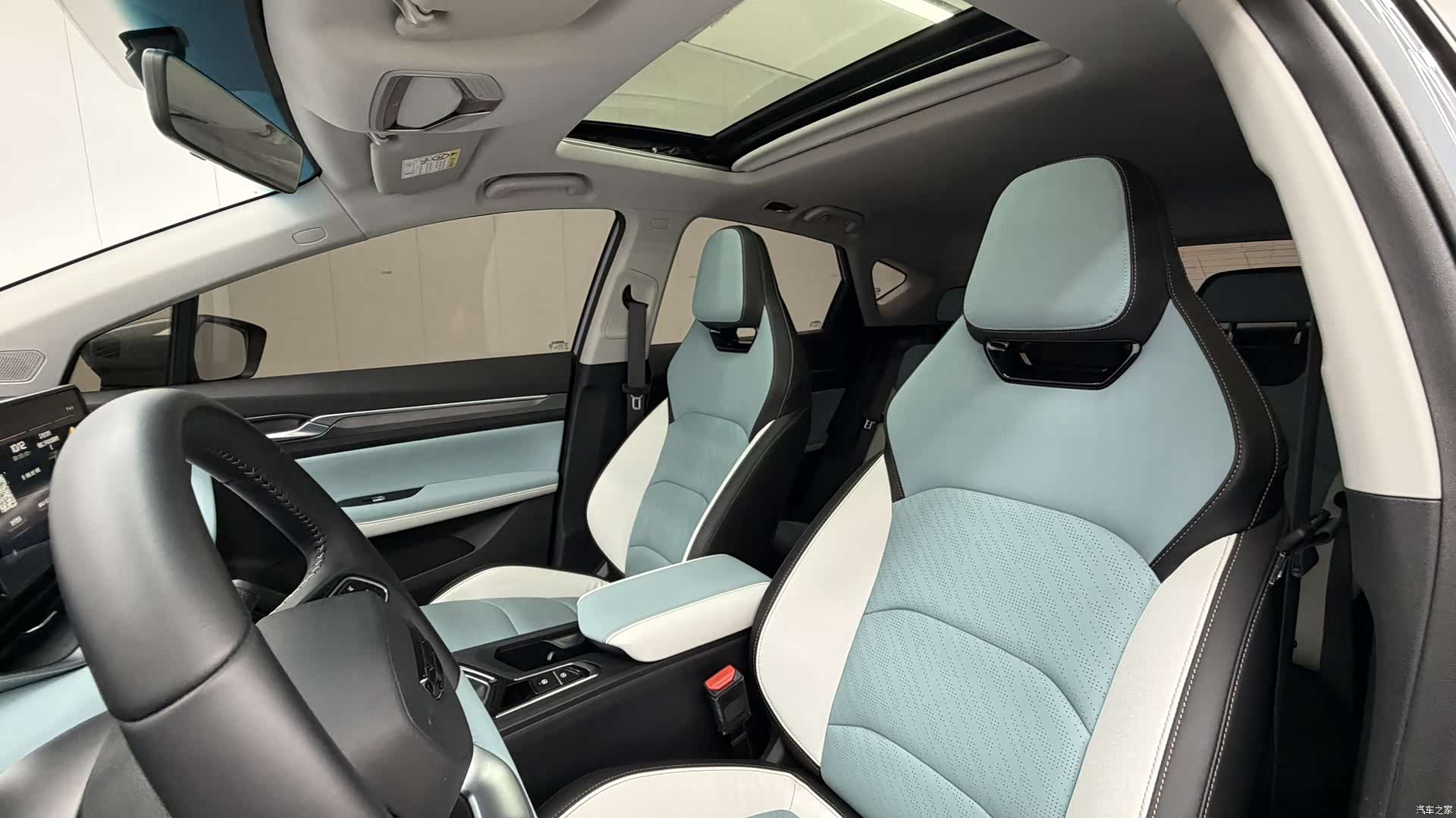 Geely Emgrand, 2023 14