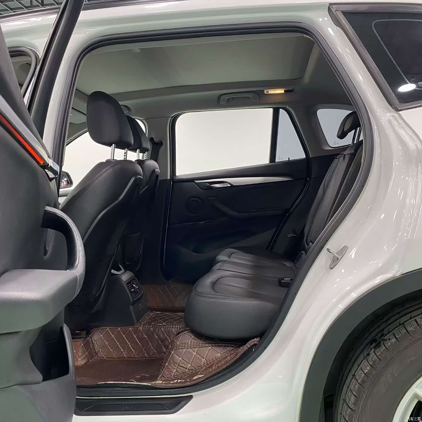BMW X1, 2019 все фото