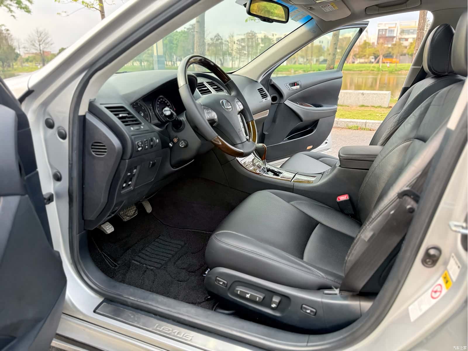 Lexus ES, 2010 4