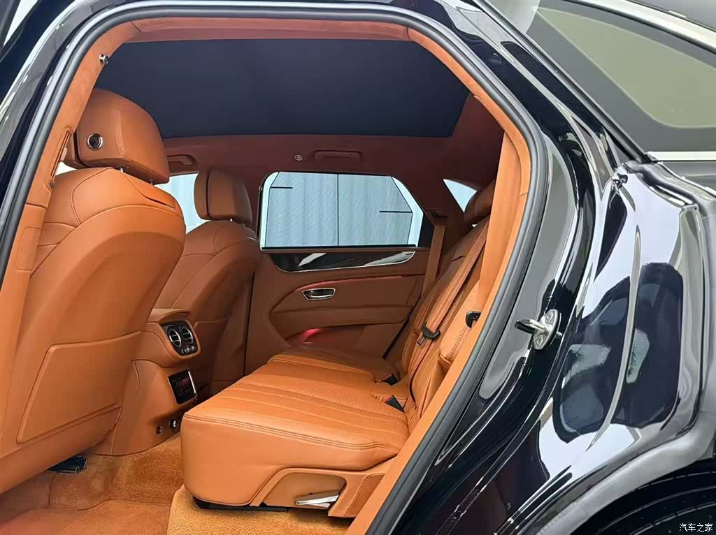 Bentley Bentayga, 2025 8