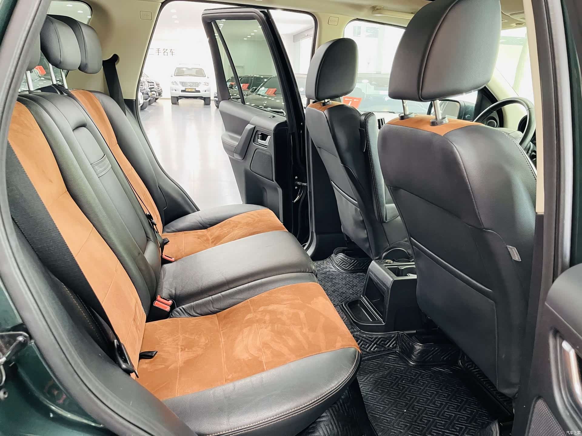 Land Rover i6, 2011 13