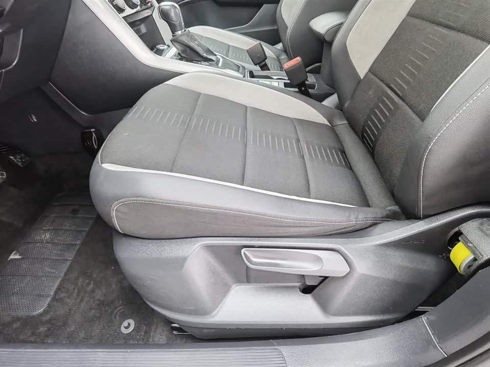 Volkswagen T-ROC exploring Songs