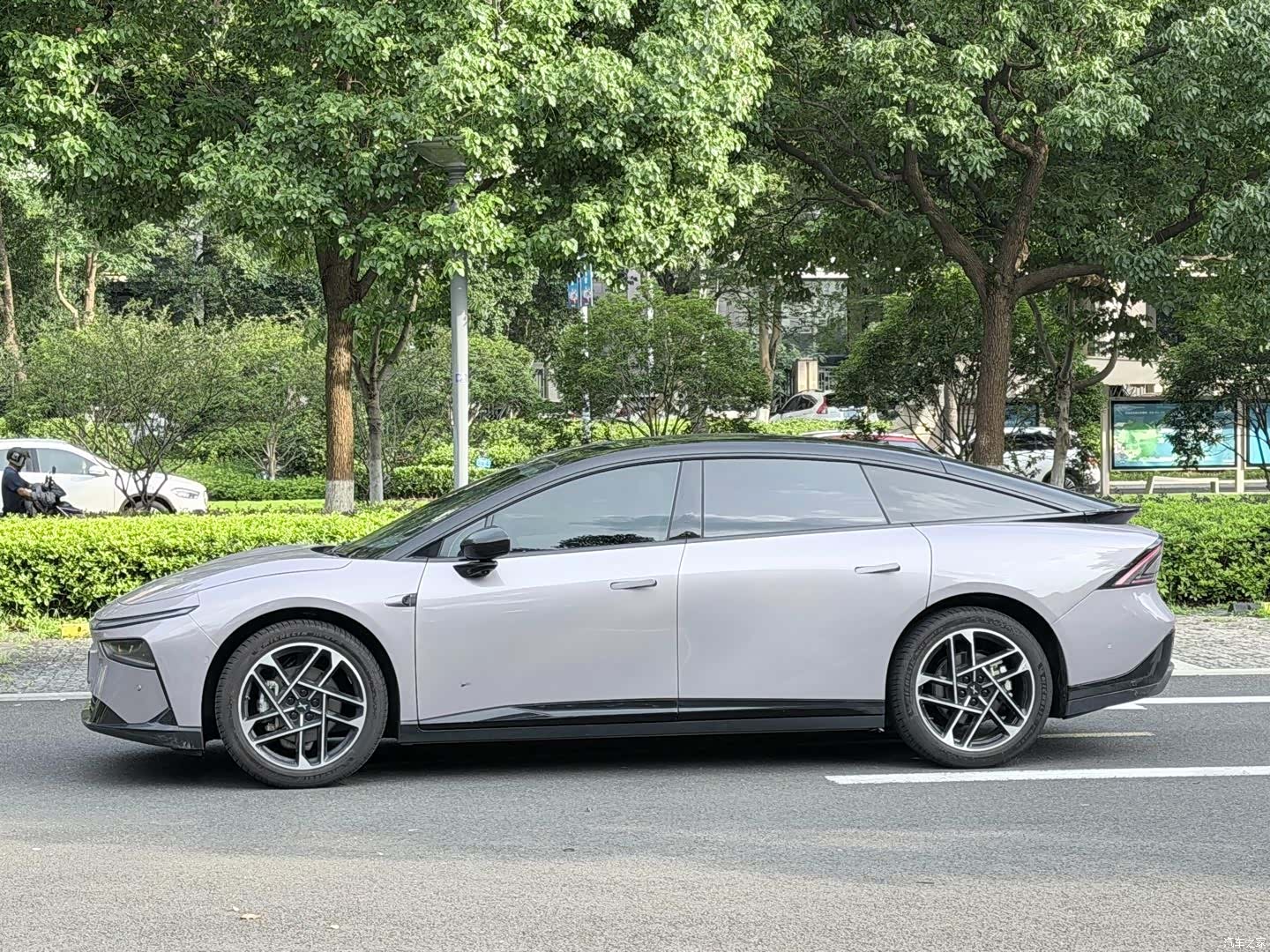 Xpeng P7, 2025 17