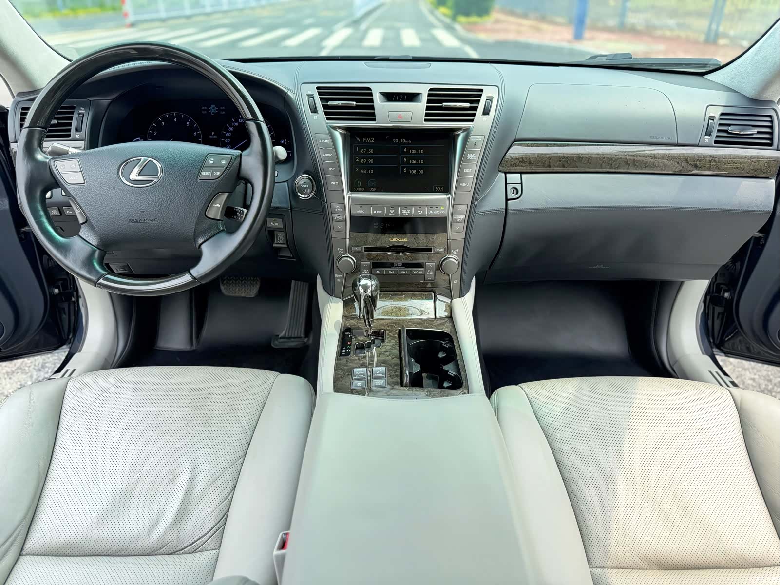 Lexus LS, 2009 12