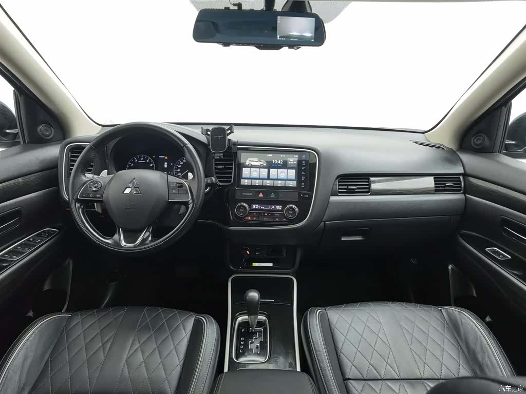 Mitsubishi Outlander, 2021 все фото
