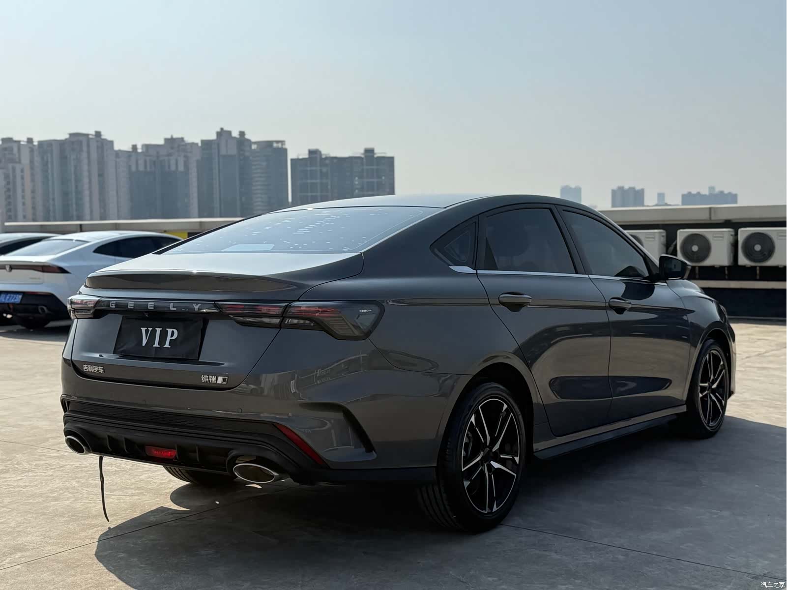 Geely Binray, 2022 14