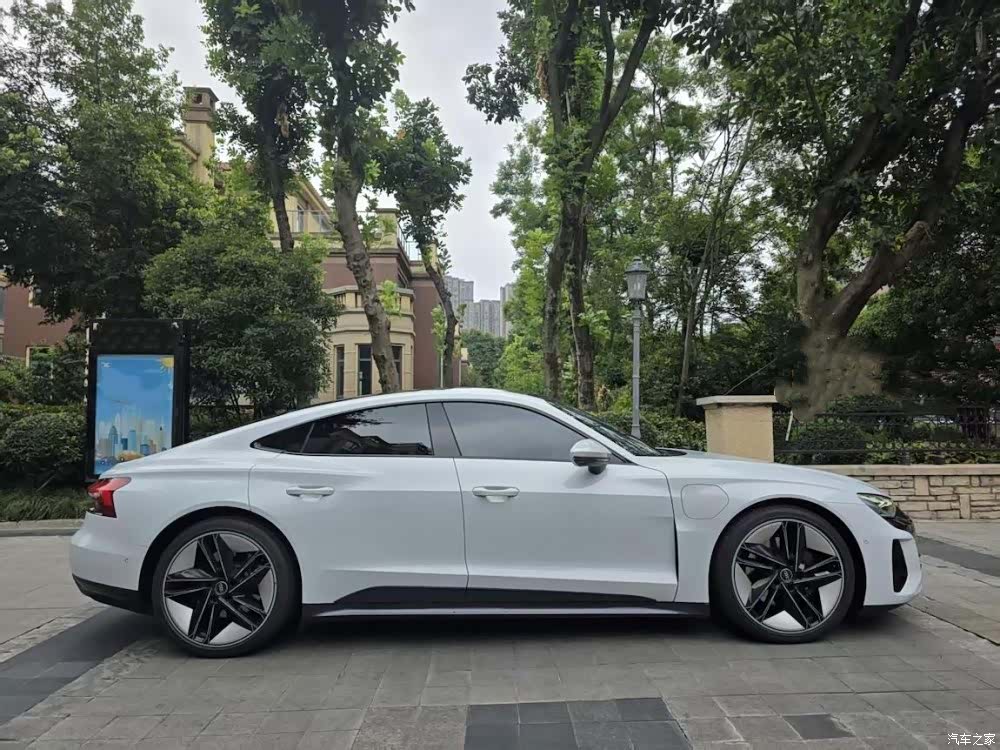 Audi e-tron, 2024 12