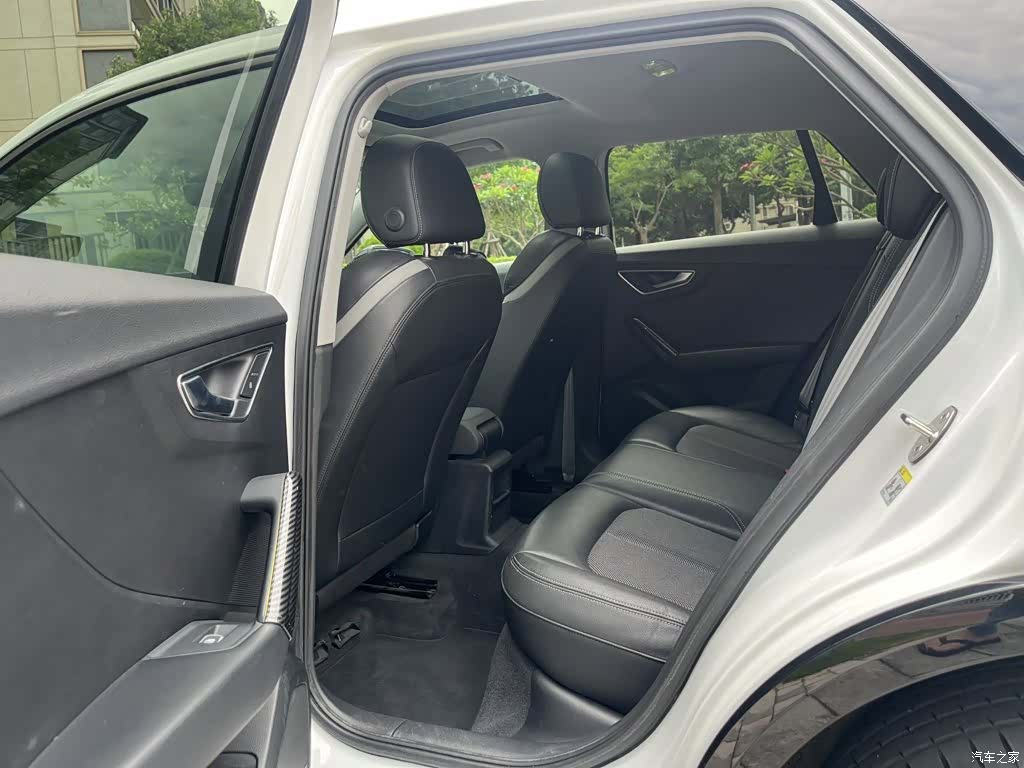 Audi Q2L, 2020 11