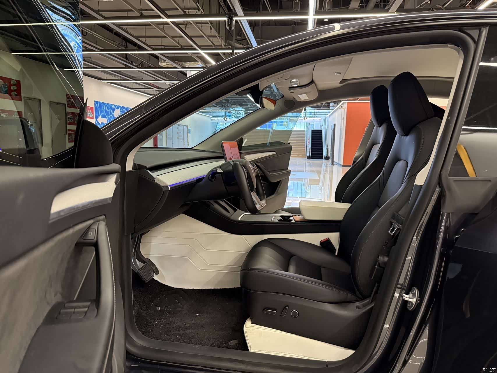 Tesla Model Y, 2024 4