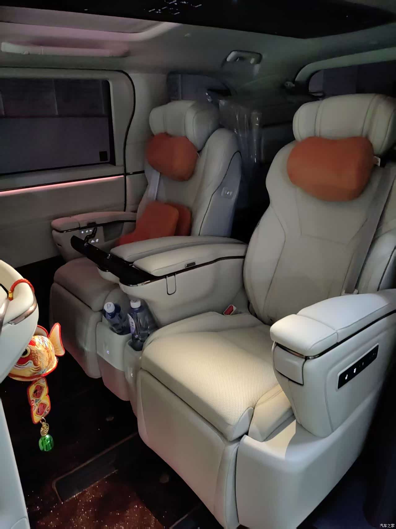 Lexus LM, 2025 7