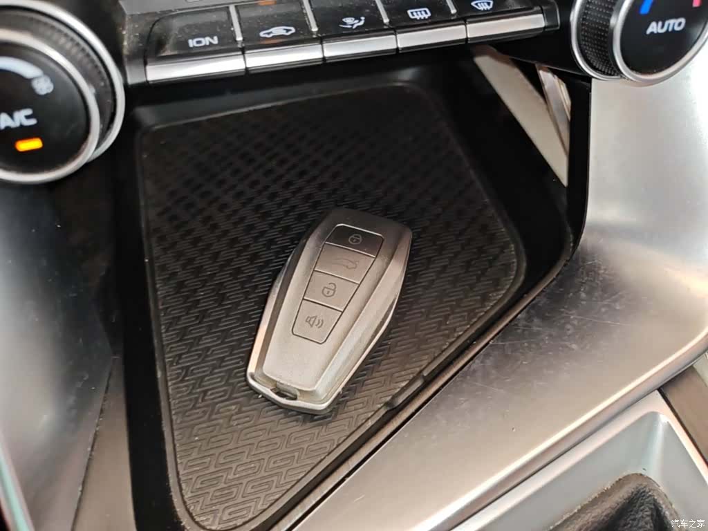Geely Binray, 2019 17