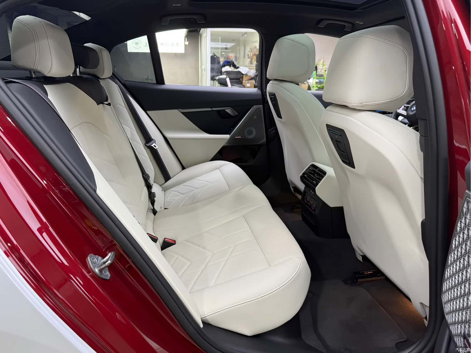 BMW i5, 2025 24