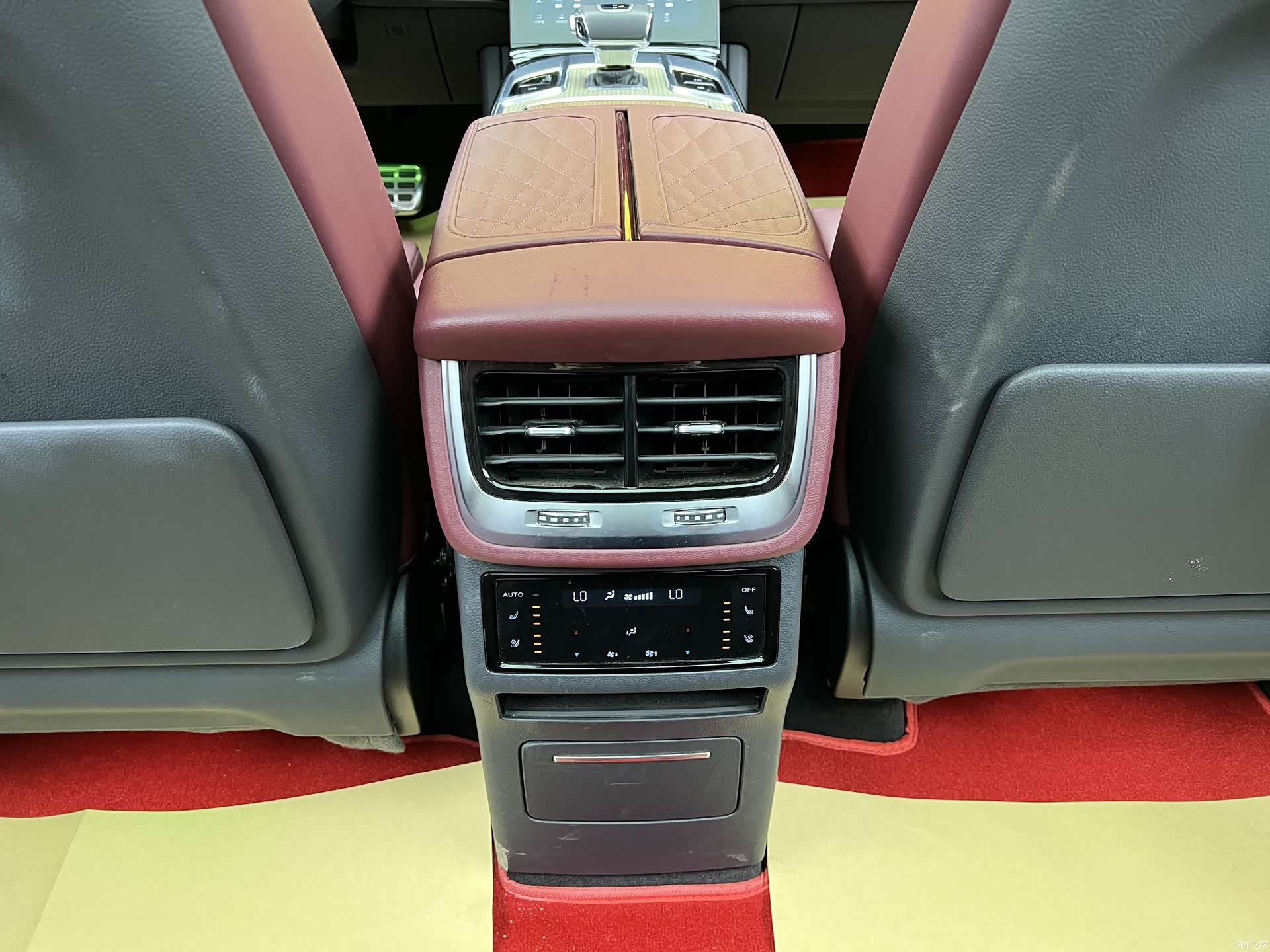 Hongqi E-HS9, 2023 25