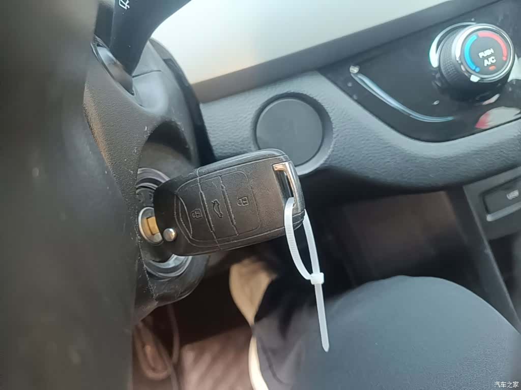 Wuling 310W, 2020 9