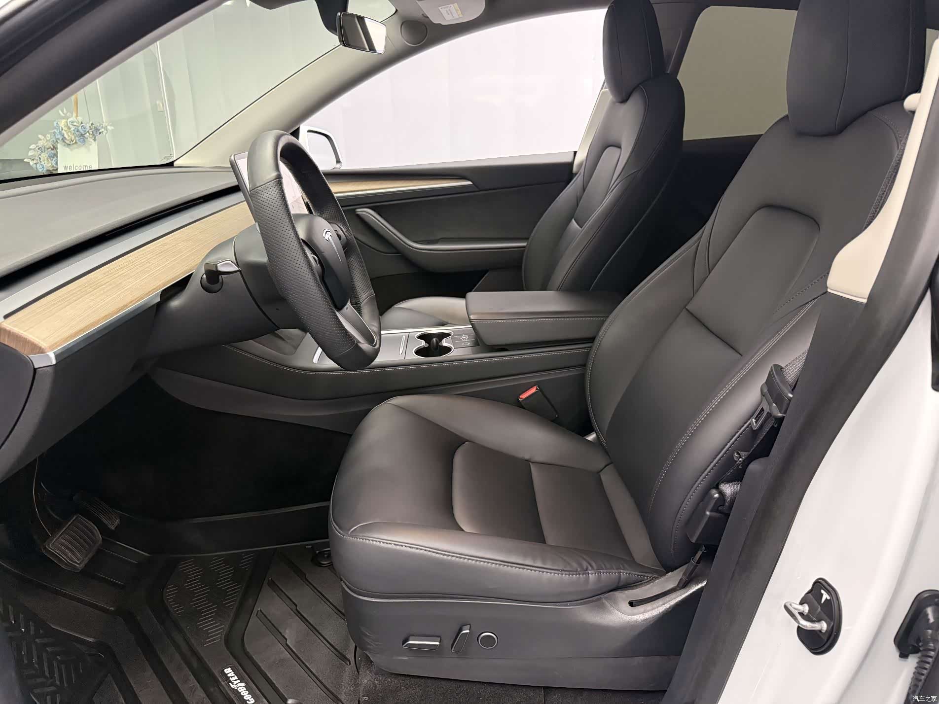 Tesla Model Y, 2021 все фото
