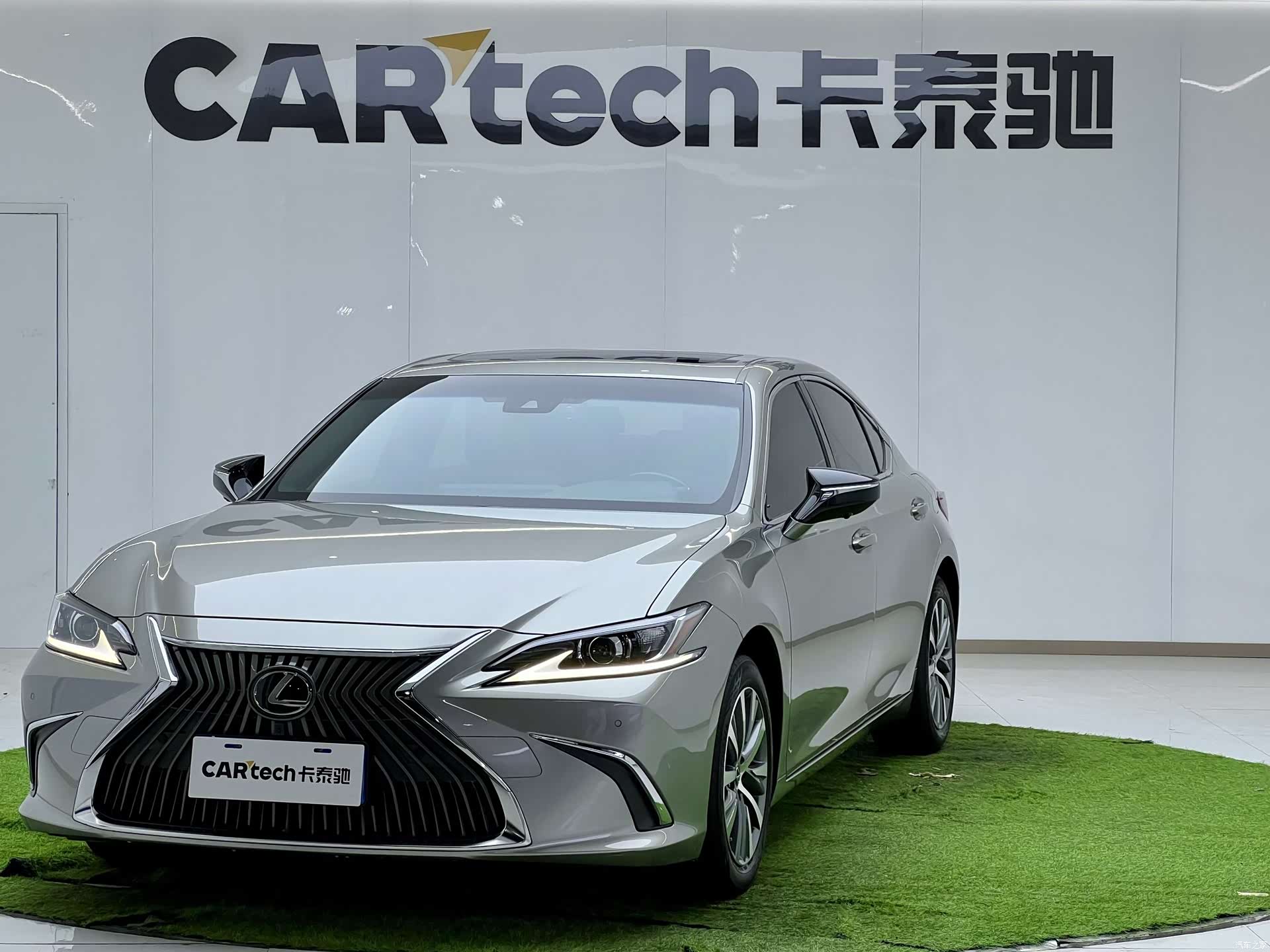 Lexus ES, 2021 1