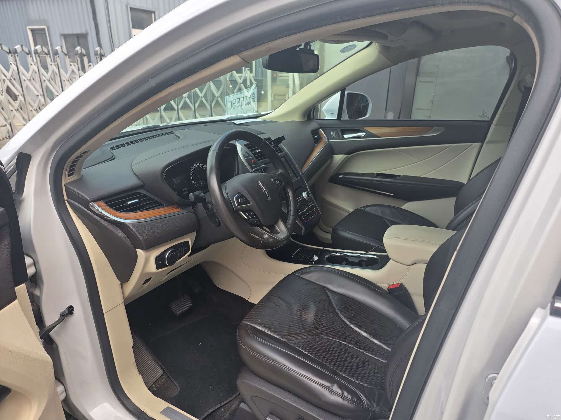 Lincoln MKC, 2016 9