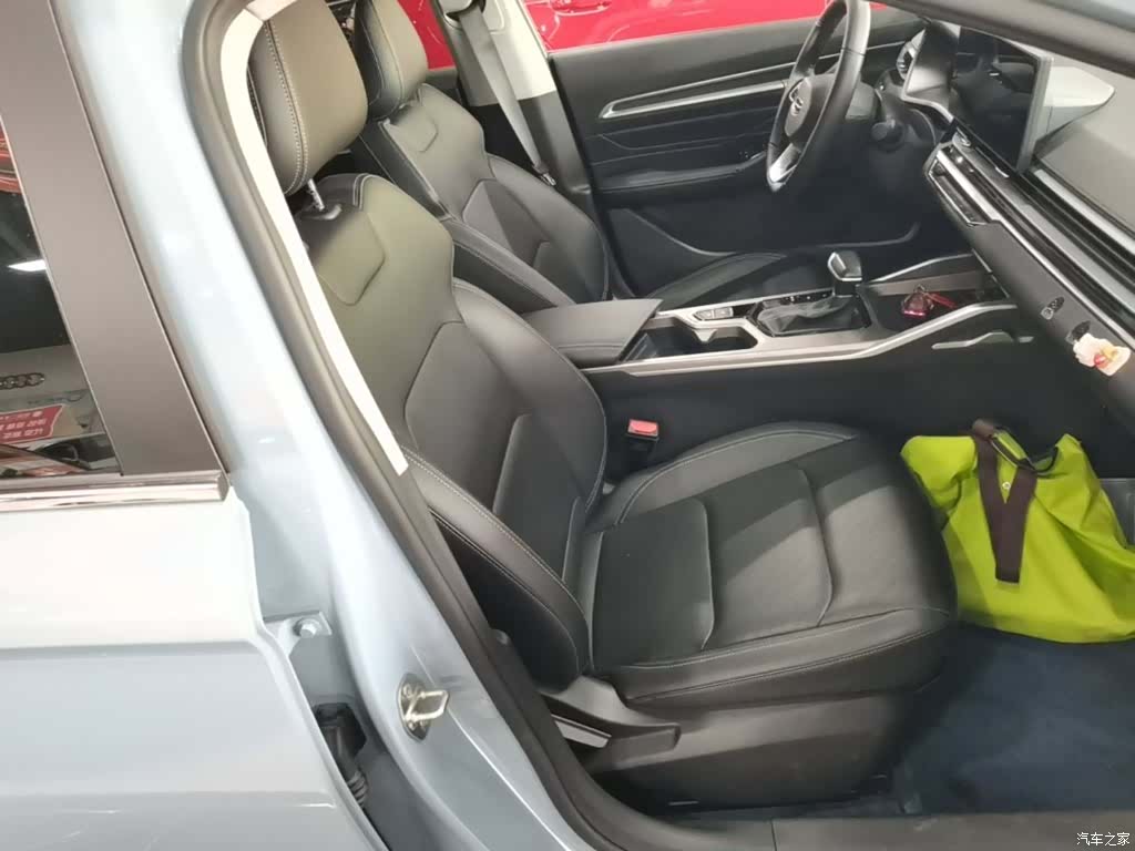 Geely Emgrand, 2023 25